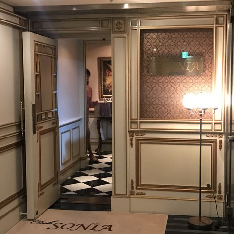 銀座クラブソニアのエントランス