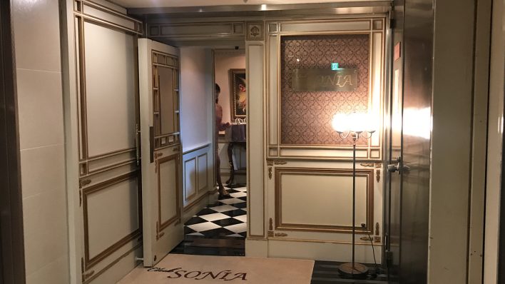 銀座クラブソニアのエントランス