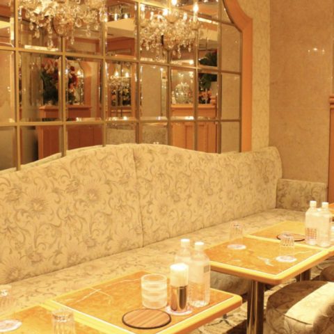 銀座のクラブ、エレガンスアンドプリティの店内画像